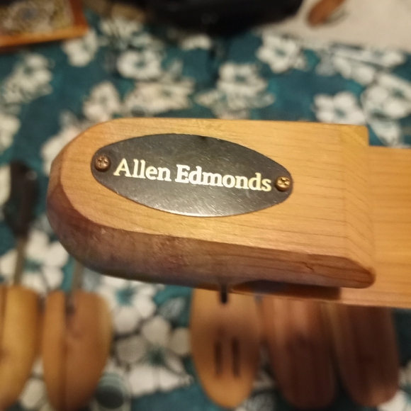 Allen Edmonds and Random wooden shoe trees all 3 Medium size 4 - Picture 2 of 8